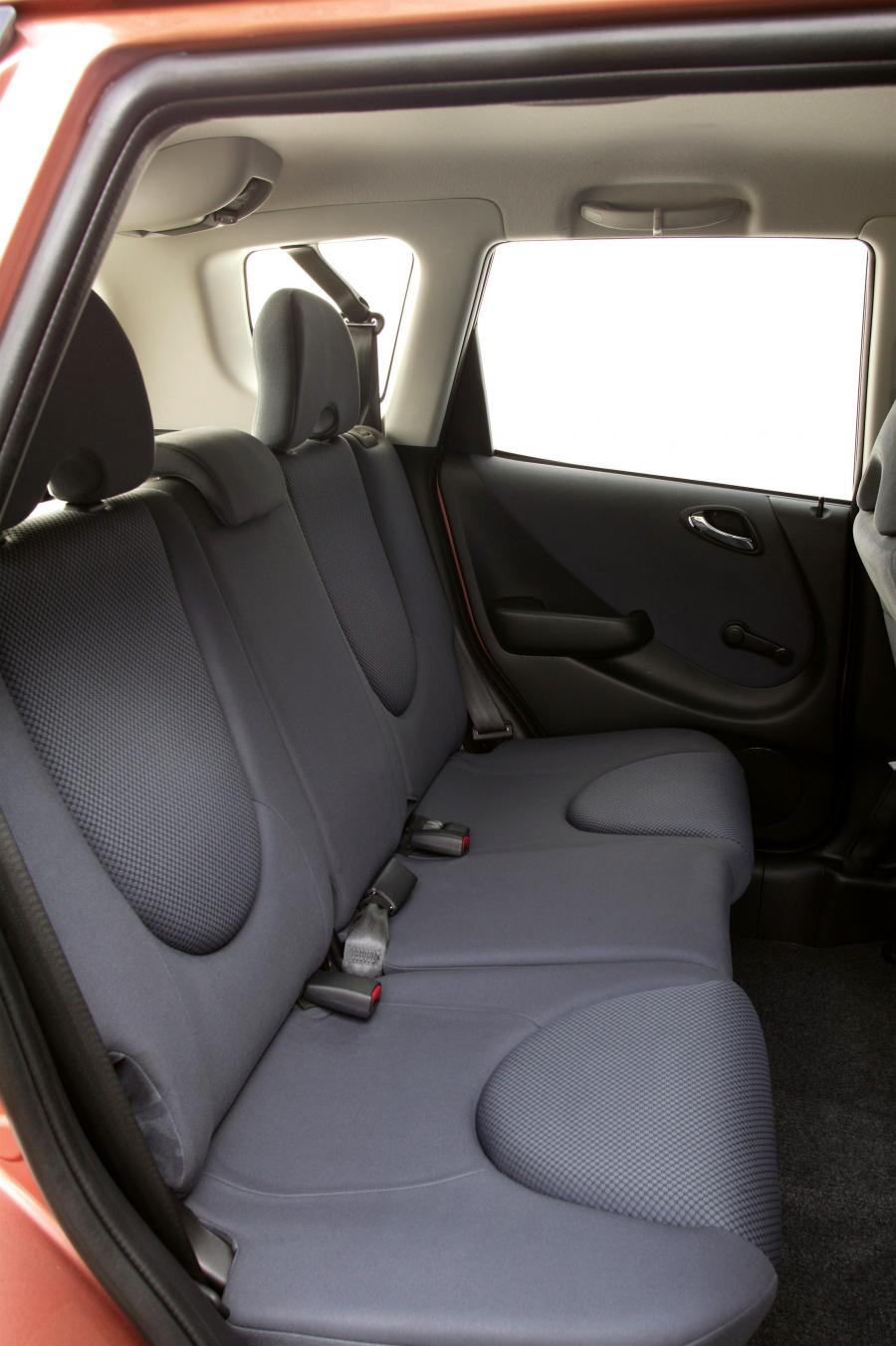  Honda Jazz 2005 года  (фото 25 из 29)